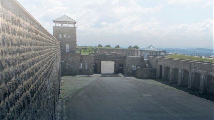 Das Bild zeigt den Außenbereich vom KZ Mauthausen.