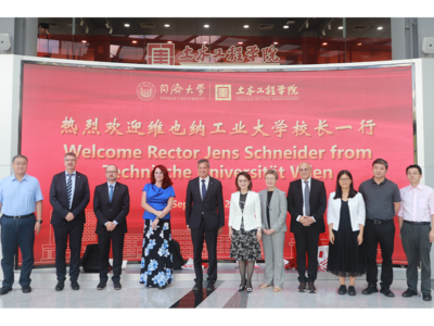 Gruppenbild mit 11 Menschen