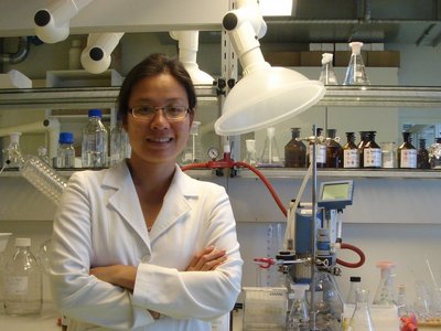 Tran Thi Van Anh in the laboratory