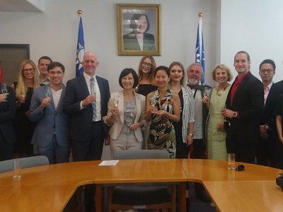 Gruppenfoto im Taipei Wirtschafts- und Kulturbüro