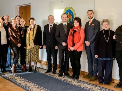 A group photo together with an Austrian delegation from the OeAD and the Vienna Education Directorate and representatives of the Moldovan Ministry of Education