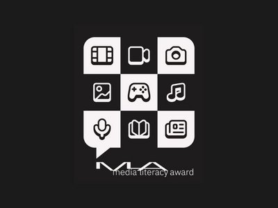 Eine Sprechblase mit Emojis und der Unterschrift MLA Media Literacy Award