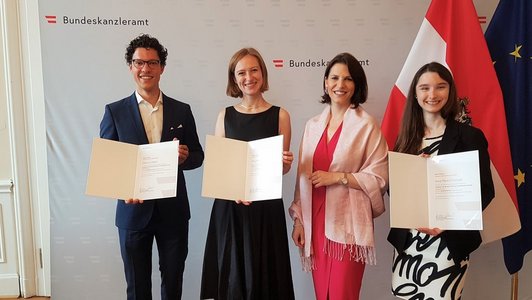 Federal Minister Edtstadler awarded three scholarships for the College of Europe to Austrian students