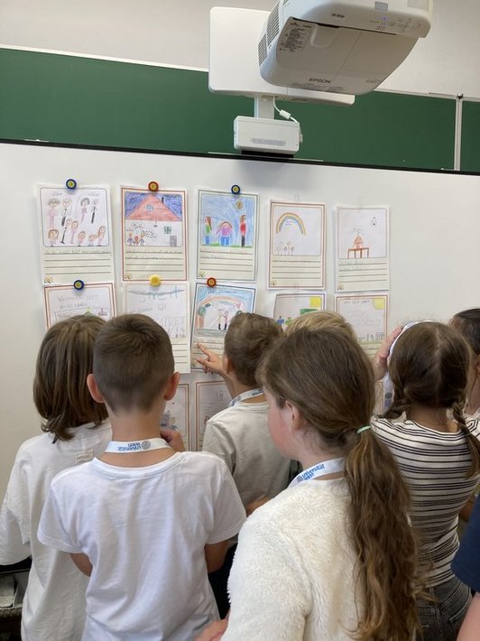 Schüler/innen bei der Projektarbeit