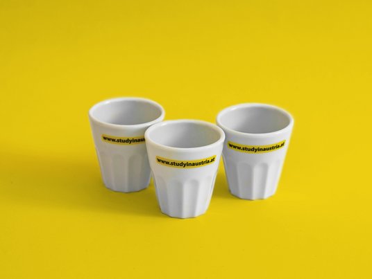  Coffee cups with the inscription "Study in Austria"