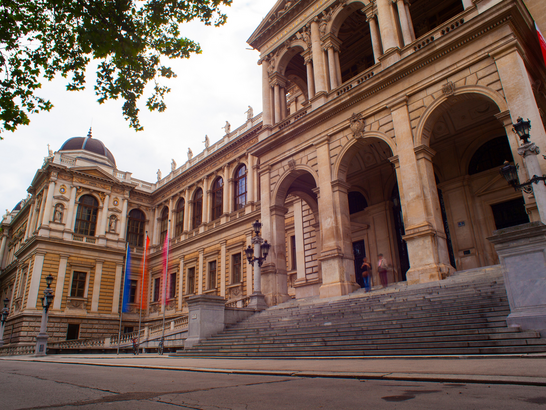 Außenansicht der Universität Wien.