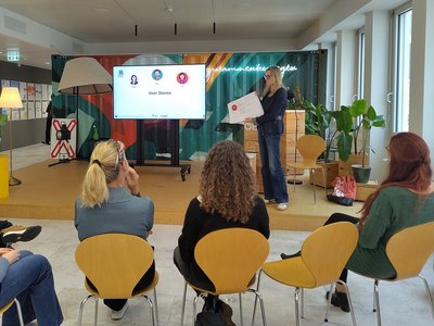 Teilnehmende und Organisatorin des RIECS-Concept Themencafés