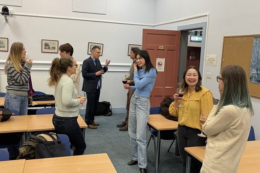 Der Alternativtext wird in Kürze eingefügt