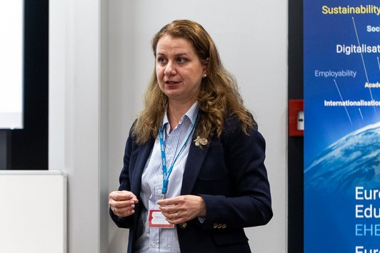 Ligia Deca (National Commission for UNESCO, Romania) is presenting