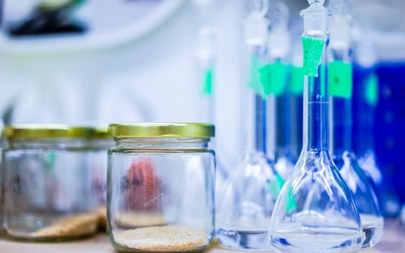 Laborgeräte und Behälter