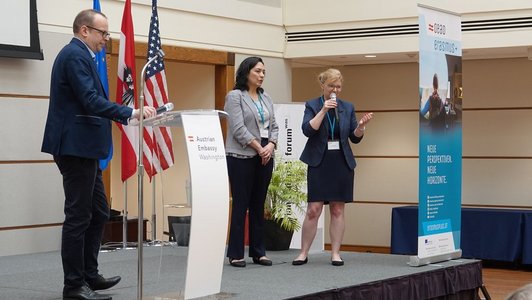 Iris Waringer (IMC Krems) and Carolina Coronado-Park (the University of Northern Iowa) in Interview mit Martin Gradl