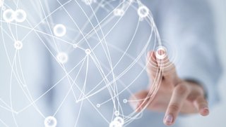 Hand wählt von einem virtuellenHologramm aus