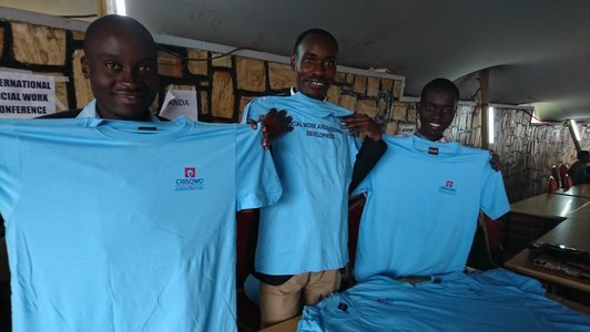 Three men presenting the blue CRISOWO conference T-shirts