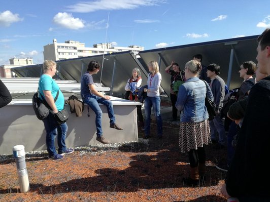 Visitors on the accessible flat roof of the guest house in Graz.