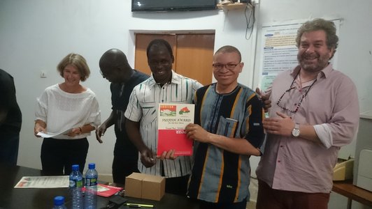 Group foto with publication presented