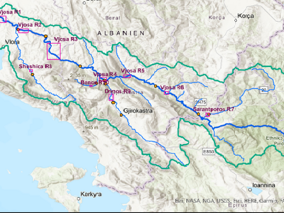 Figure 1 Map of Vjosa catchment (in green) with defined reaches (pink boxes) and water quality monitoring stations (orange points).