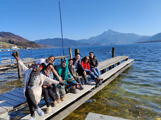 Gruppenfoto am See