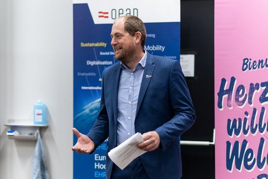 Florian Eckkrammer (Managing Director UAS TEchnikum Wien) is welcoming the audience