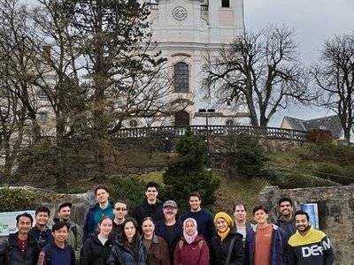 Group picture in front of Pöstlingberg Church