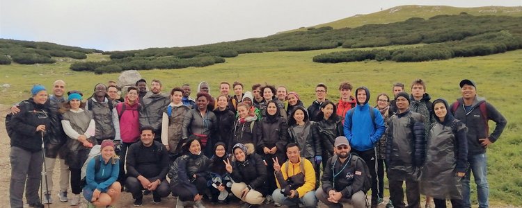 Group picture of scholars and OeAD staff on Schneeberg Hiking Tour