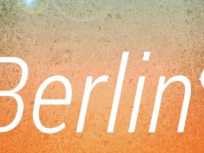 Schriftzug Berlin auf buntem Hintergrund