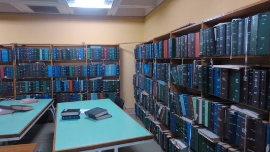 Tables and book shelfs with many thick books