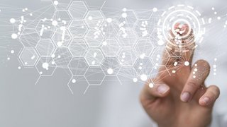 Hand die aus holografischen Waben etwas per Tippen auswählt