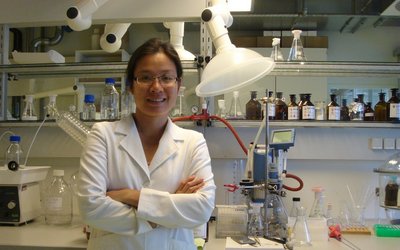 Tran Thi Van Anh in the laboratory