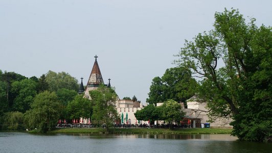 Photo is showing the lake and the restaurant at the other side of the lake in the Laxenburg park