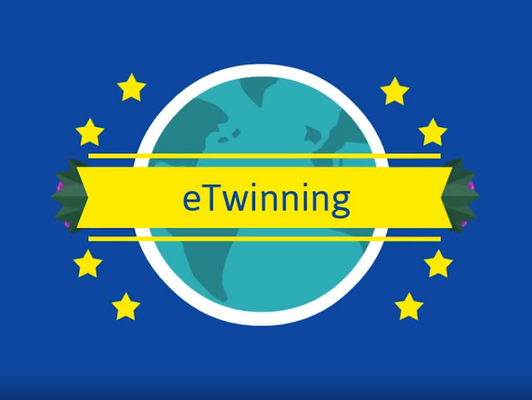 Standbild des eTwinning Videos. Blauer Planet vor dem eTwinning geschrieben steht