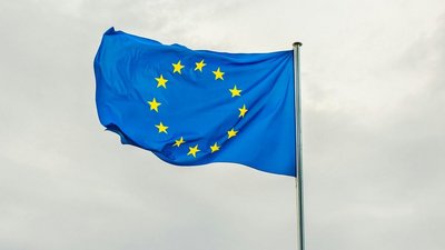 Eine EU-Flagge weht