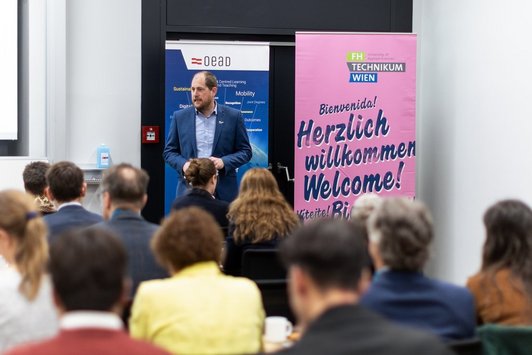 Florian Eckkrammer (Managing Director UAS TEchnikum Wien) is welcoming the audience