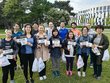 Gruppenfoto der OeAD-Stipendiaten auf einer Wiese im Prater, die am Unilauf 2018 an den Start gehen.