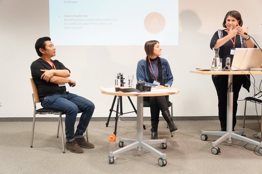 Vortragender K.Wangchuk, Interviewerin D. Bauer und Moderatorin K. Engel