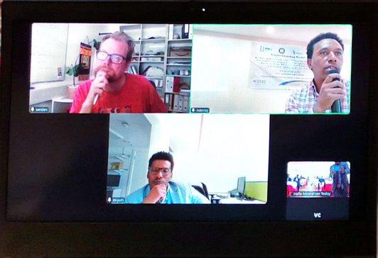 A picture of an online meeting