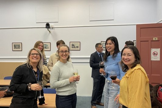 Der Alternativtext wird in Kürze eingefügt