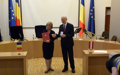 Verleihung des Österreichischen Ehrenkreuzes für Wissenschaft und Kunst an den ehemalige Franz Werfel-Stipendiaten Eleonora Ringler-Pascu