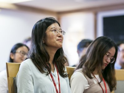  Students from Chinese elite universities in the audience.