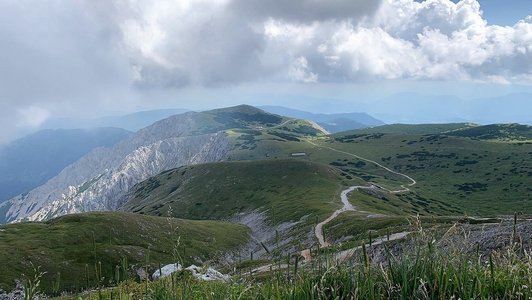 Bergpanorama bei der Wanderung am Schneeberg