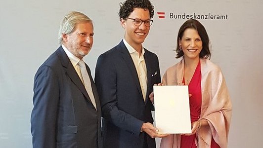 Federal Minister Edtstadler awarded three scholarships for the College of Europe to Austrian students