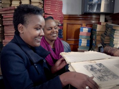 Screenshot aus Film "How to build a library"