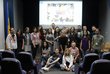 Gruppenfoto mit allen Studentinnen der Projektwoche in Lemberg in einem Hörsaal.