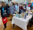 Besucher/innen auf der Fachmesse biblio aktiv