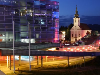 Ars Electronica Center in Linz bei Nacht