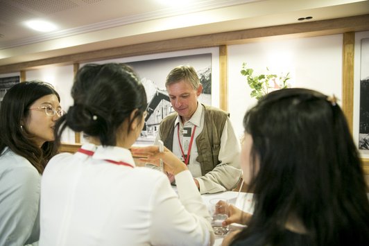  Wolfgang Pell (Verbund, Head of Innovation) and three scholarship holders from China.