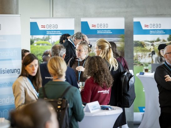 Foto von den Infotischen/OeAD Beratung