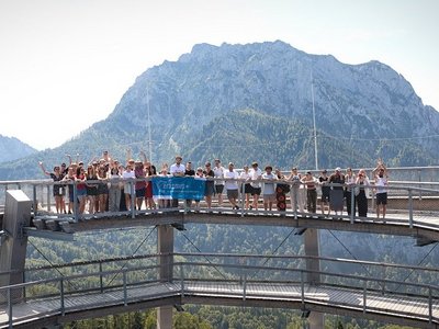 Gruppenfoto mit den Teilnehmenden des DiscoverEU-Meetups am Grünberg