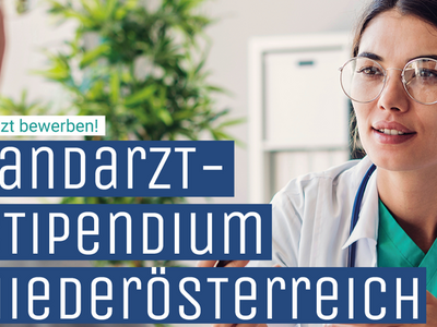 Eine Ärztin spricht mit einem Patienten