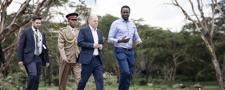 The German Chancellor, Mr. Olaf Scholz and Prof Luke Olang, Director Centre for Integrated Water Resources management of TU-Kenya during  visit to lake Naivasha