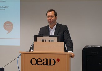 OeAD Geschäftsführer Stefan Zotti am Rednerpult